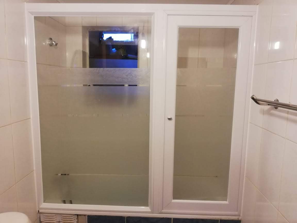 Showerdoor